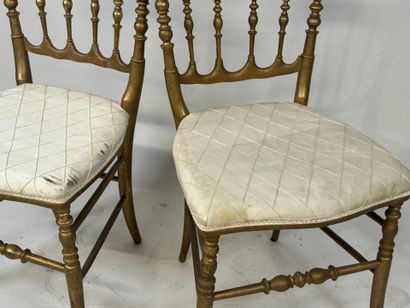 Pair of chairs in molded and gilded wood.
85...