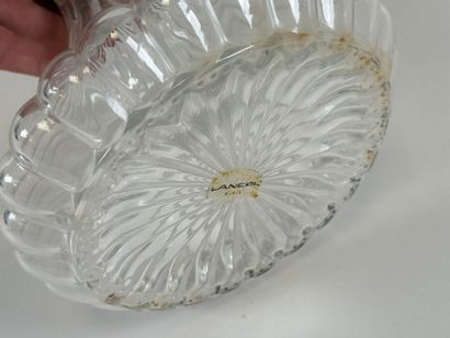 LANCEL.
Carafe en verre côtelé, la monture...
