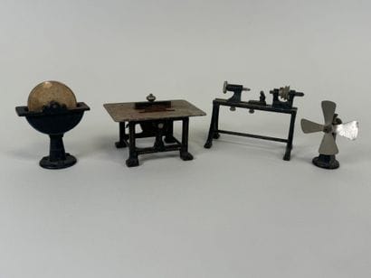 Lot de jouets miniatures en métal comprenant...
