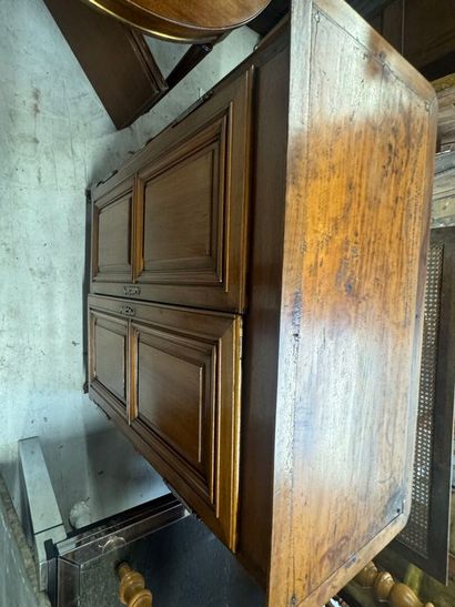 Moulded oak cabinet with two doors.
126 x...
