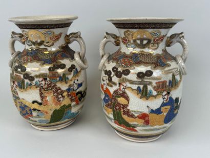 JAPON, Satsuma, XXe.
Paire de vases en céramique...
