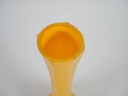Ensemble de trois vases à col tubulaire en...