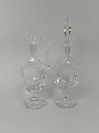 SEVRES.
Carafe à décanter et pichet en cristal...