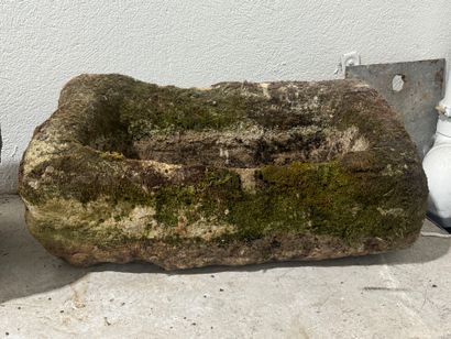 Stone trough with overflow.
32 x 72 x 35...