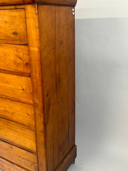 Semainier in molded wood, black marble top.
147...
