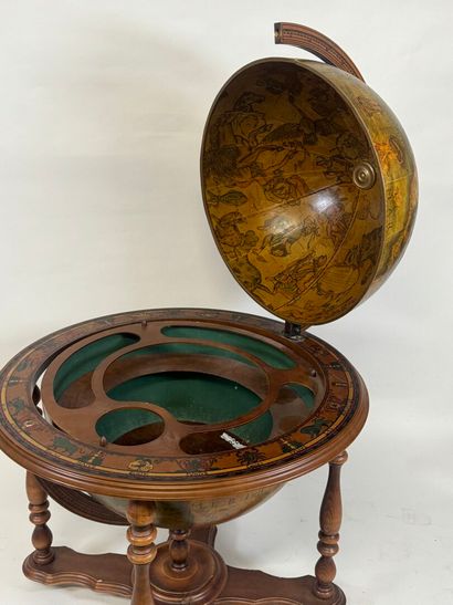 Molded wood bar decorated with a polychrome...