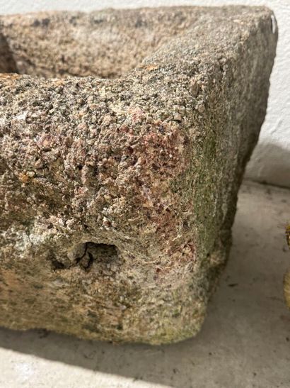Stone trough.
33 x 49 x 40 cm.