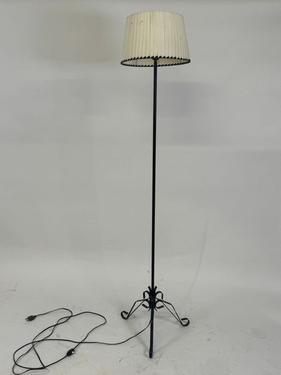 Floor lamp in black lacquered metal.
Electrified.
H....