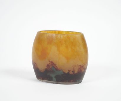 DAUM NANCY.
Vase en verre marmoréen dans...