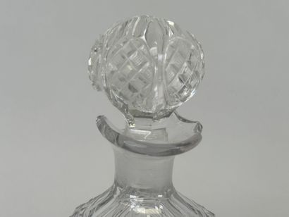 Petit carafon en cristal taillé à décor de...