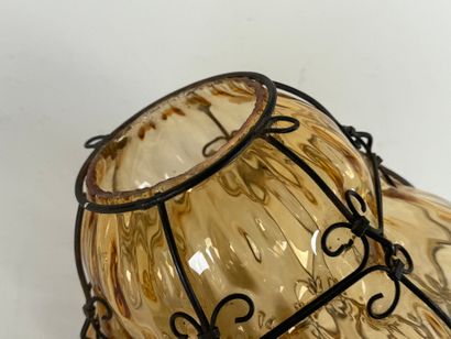 Suspension lamp in colored glass and brass.
H....