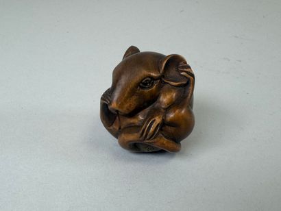 JAPON, XXe.
Netsuké en bois sculpté figurant...