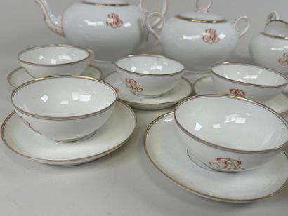 Partie de service à café en porcelaine blanche...