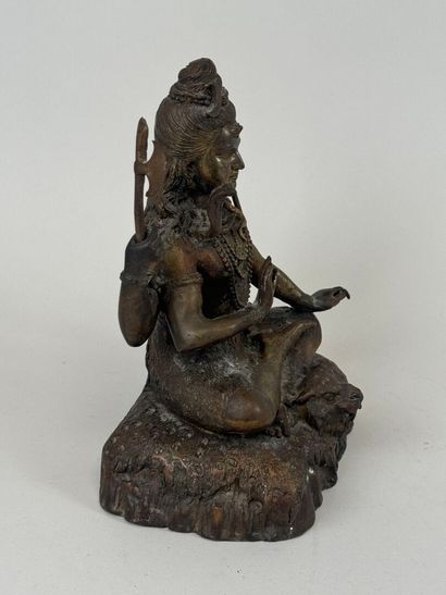INDIA, 20th century.
Shiva in patinated bronze.
23...