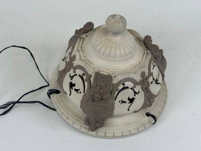 SARREGUEMINES.
Openwork stoneware pendant...