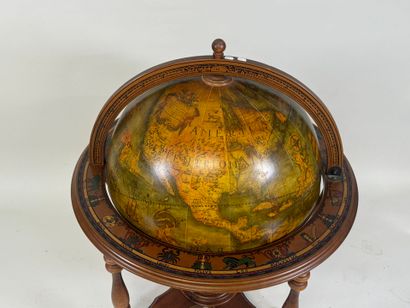 Molded wood bar decorated with a polychrome...