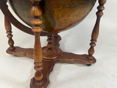 Molded wood bar decorated with a polychrome...