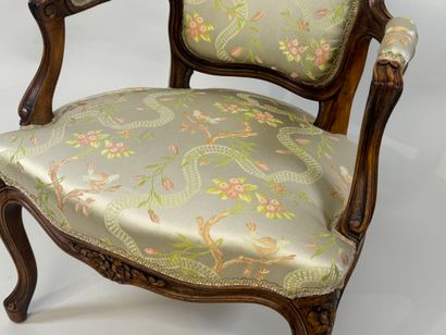 Convertible armchair in natural wood.
Louis...