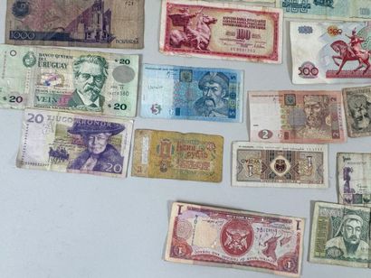 Un lot de billets de banque divers.