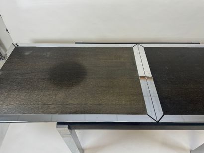 Extendable table in stained wood and chrome.
70s.
73...