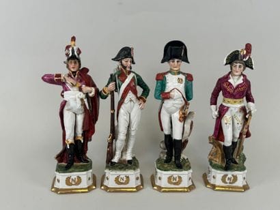 Quatre personnages en porcelaine polychrome...