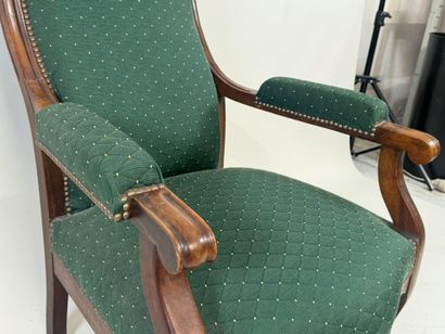 Fauteuil en bois mouluré, la garniture en...