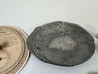 Important lot d'objets de vitrine dont deux...