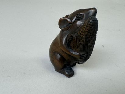 JAPON, XXe.
Netsuké en bois sculpté figurant...