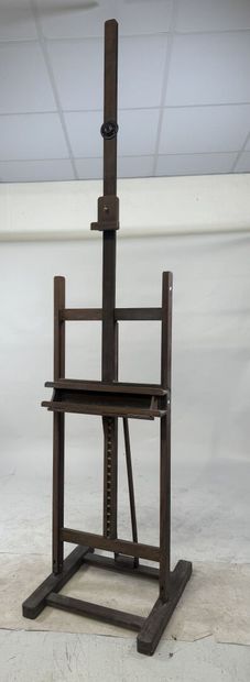 Large molded wood easel, the lower part adjustable...