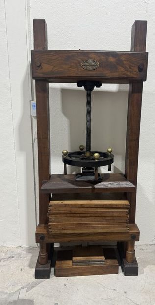 BERTRAND FRERES et Cie in Paris.
Large wood,...