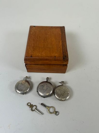 Lot de trois montres de col en argent et...