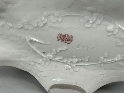 WIEN -TEPLITZ.
Jardinière en porcelaine ajourée...