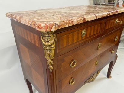 Wood and veneer chest of drawers opening...