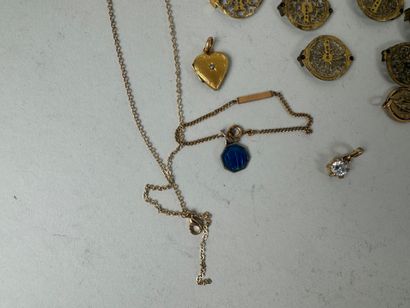 Set of gilded metal pendants, small purse,...