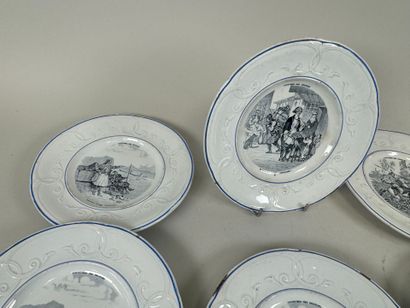 GIEN.
Set of sixteen fine earthenware plates...