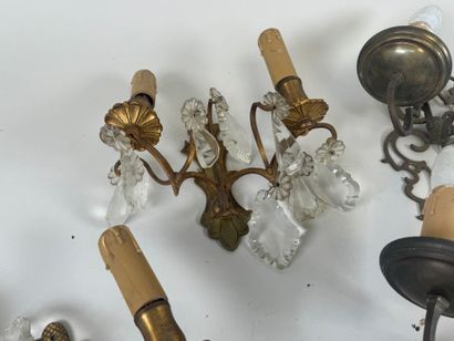 Deux paires d'appliques en bronze, laiton...