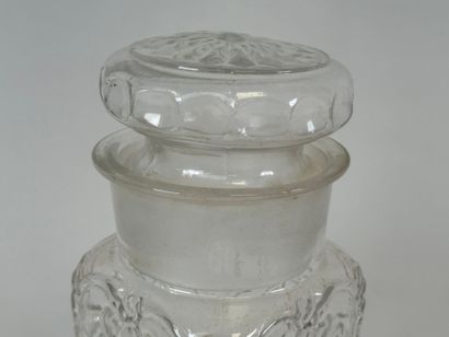 Bocal de magasin en verre à décor de motifs...