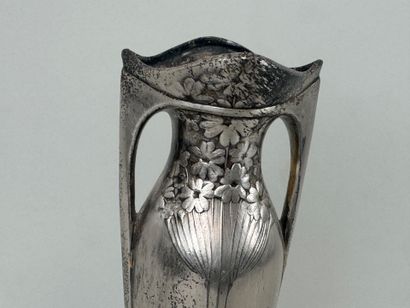 GALLIA.
Vase with two silver-plated metal...