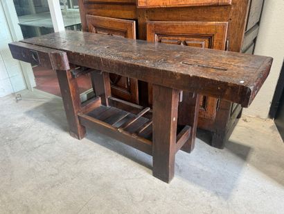Large wooden workbench with vice.
82 x 176...