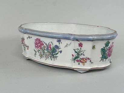 GIEN.
Polychrome earthenware planter decorated...