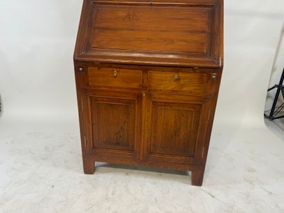 Buffet de pente en bois mouluré ouvrant par...