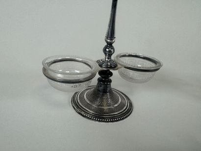 Ensemble de table comprenant :
- un moutardier...