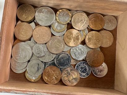 Monnaies :
- 26 pièces de 100 francs argent.
-...