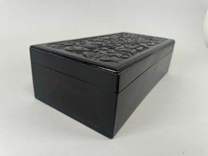Grande coffret en ébène sculpté de papillons...