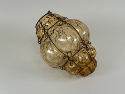 Suspension lamp in colored glass and brass.
H....