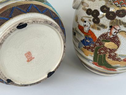 JAPON, Satsuma, XXe.
Paire de vases en céramique...