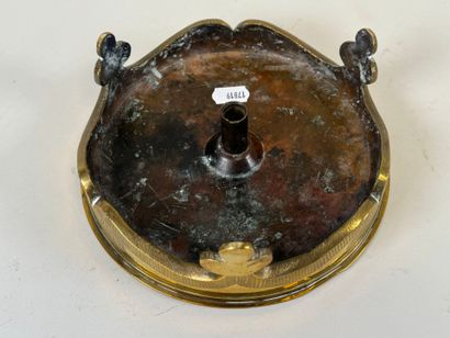 Socle circulaire tripode en bronze fait à...