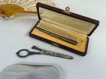 Lot d'objets de vitrine comprenant notamment...