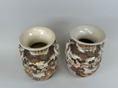 JAPON, Satsuma, XXe.
Paire de vases en céramique...