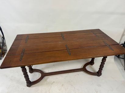 Table console en bois mouluré à plateaux...